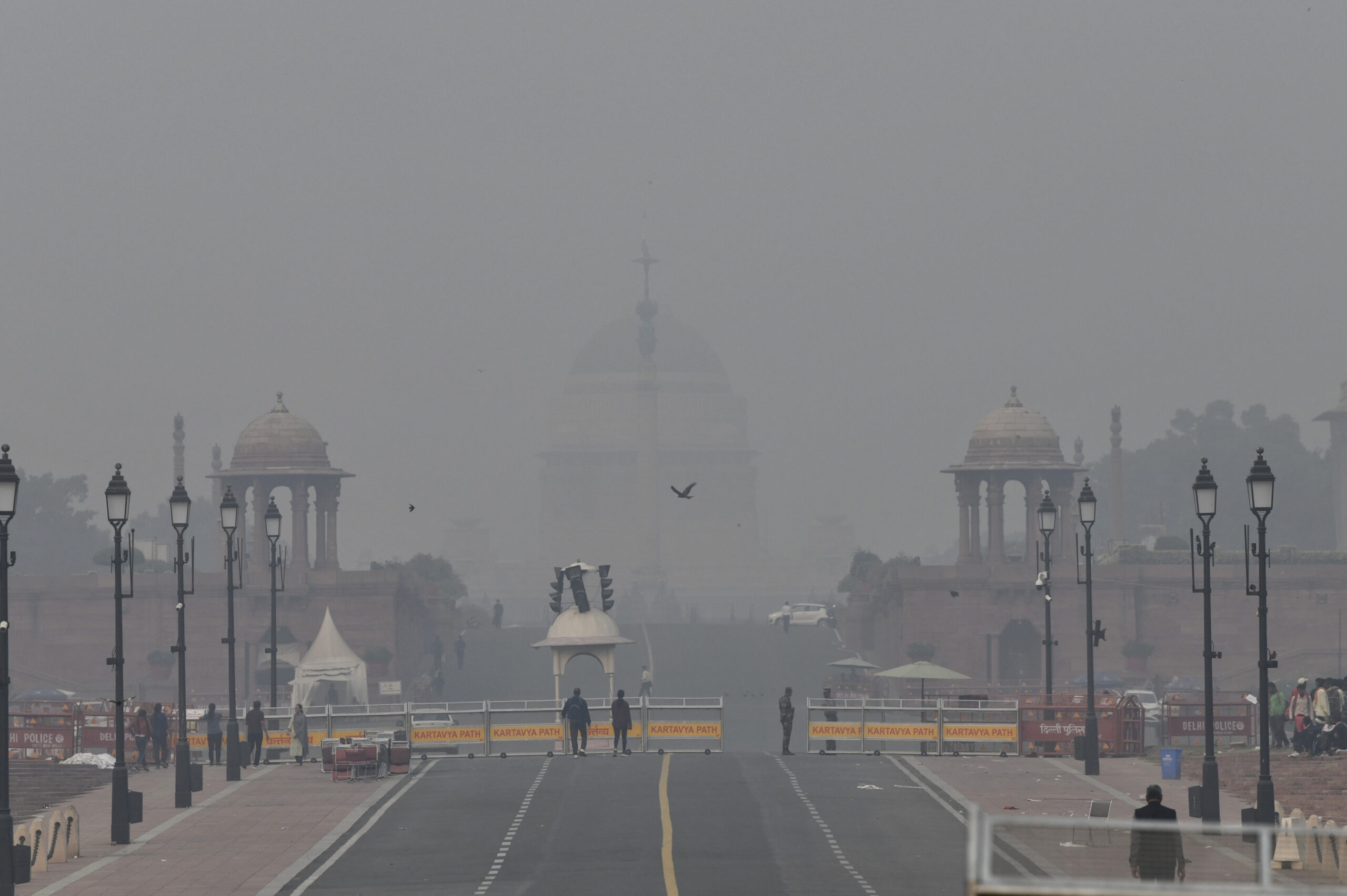 दिल्ली में वायु गुणवत्ता हुई और खराब, AQI फिर पहुंचा 350 के पार