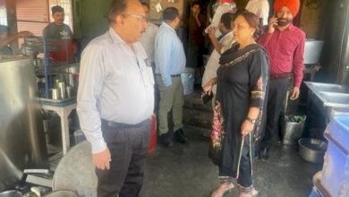 मोहाली में डेंगू विरोधी अभियान के तहत सिविल सर्जन ने बूथगढ़ गांव में किया औचक निरीक्षण