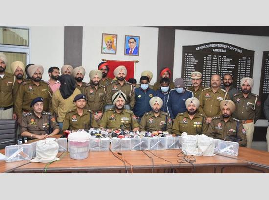 अमृतसर पुलिस ने ड्रग तस्करी रैकेट का किया भंडाफोड़, 3 किलो हेरोइन और 9 लाख रुपये की ड्रग मनी के साथ 4 गिरफ्तार