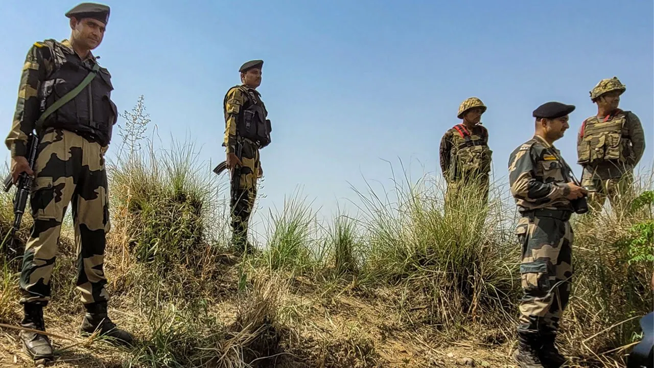 जम्मू में अंतरराष्ट्रीय सीमा पर घुसपैठ की बड़ी कोशिश नाकाम, 1 आतंकवादी ढेर