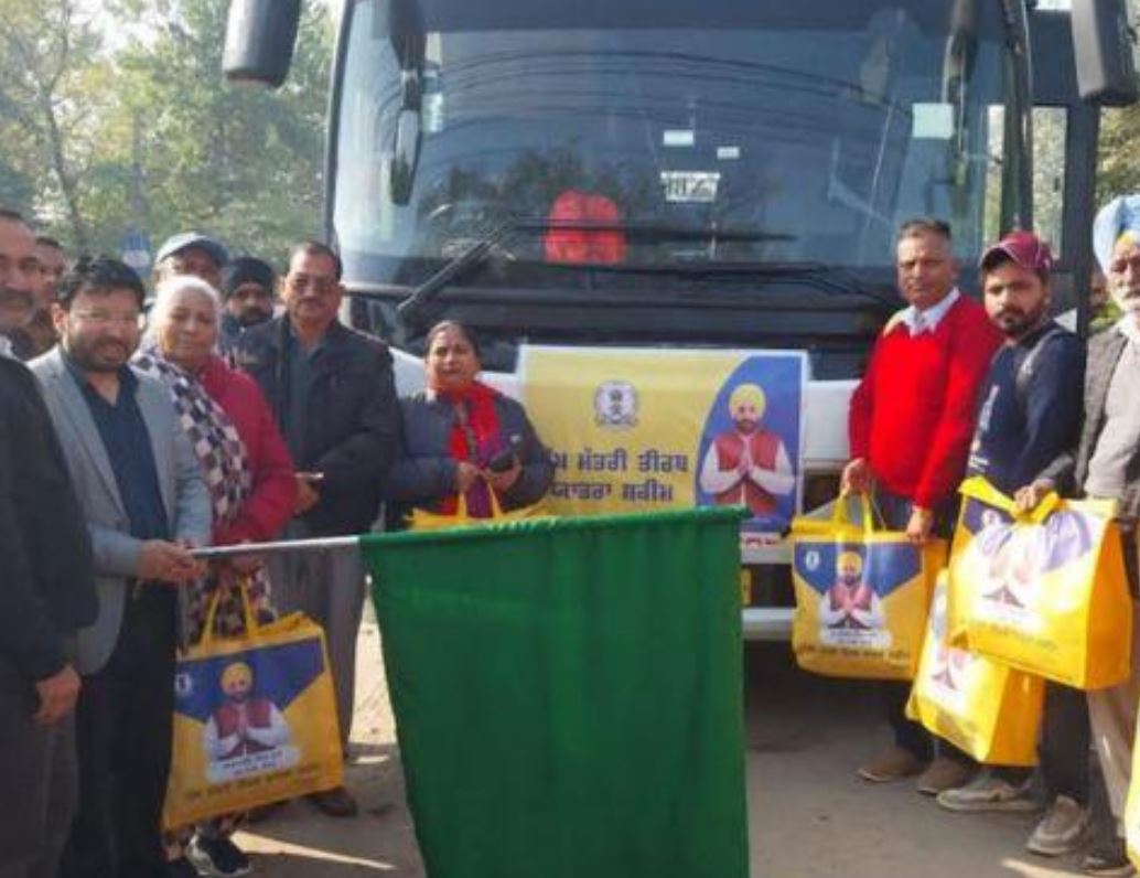 विधायक डॉ. रवजोत सिंह ने श्रद्धालुओं की बस को किया रवाना