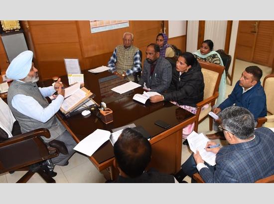 मंत्री चीमा ने स्कूल शिक्षा विभाग को मिड-डे मील रसोइयों के वेतन पर कमेटी बनाने के दिए निर्देश