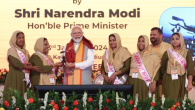 लक्षद्वीप में विभिन्न केंद्रीय योजनाओं के लाभार्थियों ने प्रधानमंत्री मोदी से की मुलाकात