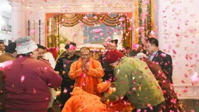 गोरखपुर में मुख्यमंत्री योगी आदित्यनाथ का हुआ जोरदार स्वागत