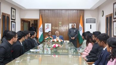 गवर्नर बनवारी लाल पुरोहित ने पंजाब राजभवन में 18 आईएएस परिवीक्षार्थियों से की मुलाकात