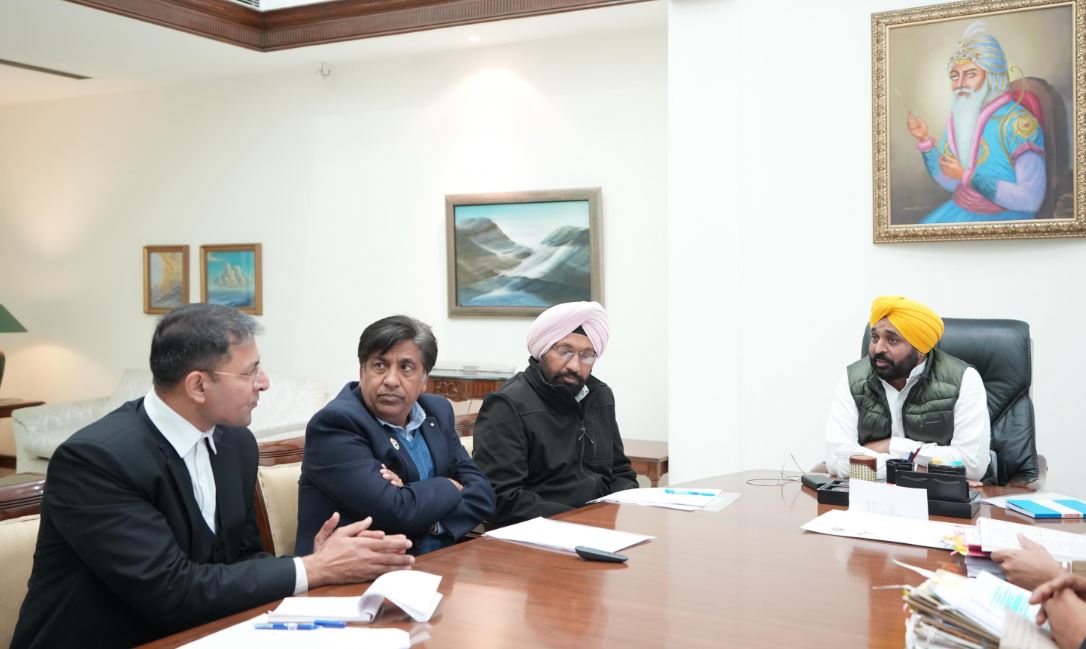 मुख्यमंत्री मान ने अधिकारियों से अवैध कॉलोनियों के खिलाफ सख्त कार्रवाई करने के दिए निर्देश