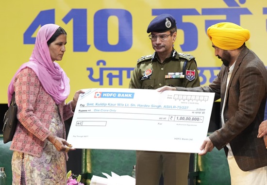 सीएम मान ने 410 नई हाईटेक गाड़ियों को दिखाई हरी झंडी