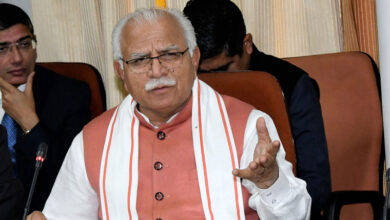 हरियाणा के मुख्यमंत्री ने भिवानी के नायब तहसीलदार और पटवारी को तत्काल प्रभाव से किया निलंबित