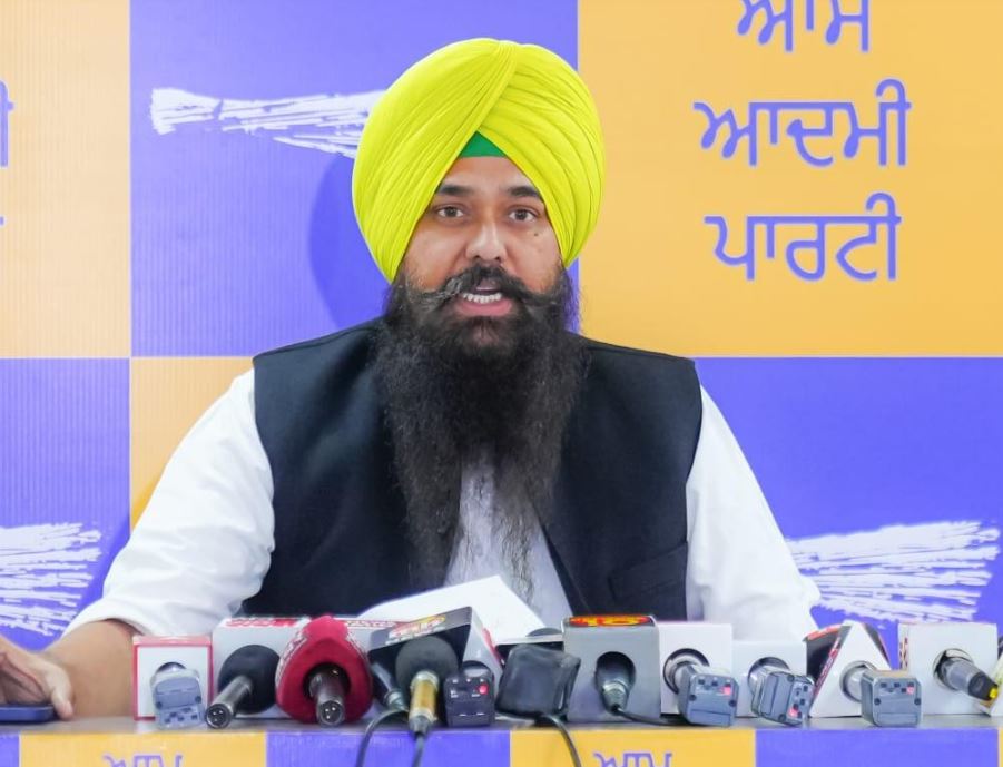 लोकसभा चुनाव की घोषणा होने के बाद भी अपने तानाशाही रवैये से बाज नहीं आ रही बीजेपी: आप