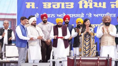 सीएम मान ने कार्यालय में 2 साल पूरे होने पर शहीद भगत सिंह के पैतृक गांव में अर्पित की श्रद्धांजलि