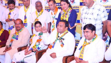 पूंडरी हल्के में मंडी पर लगा ताला, किसानों को अपना अनाज अडानी को बेचने पर किया जा रहा मजबूर: डॉ. सुशील गुप्ता