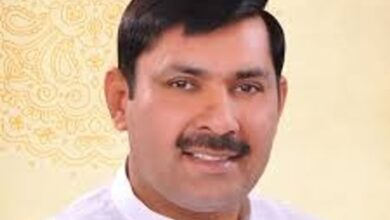 जेजेपी विधायकों के दो-फाड़ होने की तैयारी, देवेन्द्र बबली का व्हिप मुद्दे पर दुष्यंत पर पलटवार