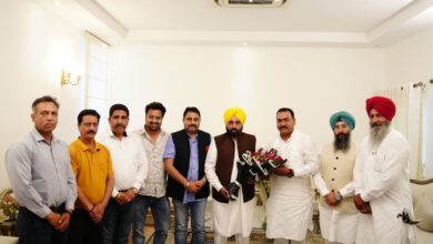 चुस्पिंदरबीर सिंह चहल अपने सैकड़ों समर्थकों के साथ आम आदमी पार्टी में शामिल