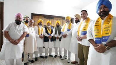 एसजीपीसी सदस्य और अकाली दल के वरिष्ठ उपाध्यक्ष नरिंदर सहित अन्य लोग अमृतसर में आप में हुए शामिल