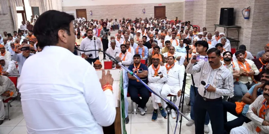 ग्रीन ब्रिगेड की छवि से कांग्रेस उम्मीदवार जेपी बैकफुट पर, रणजीत चौटाला को मिल रहा साफ छवि का फायदा