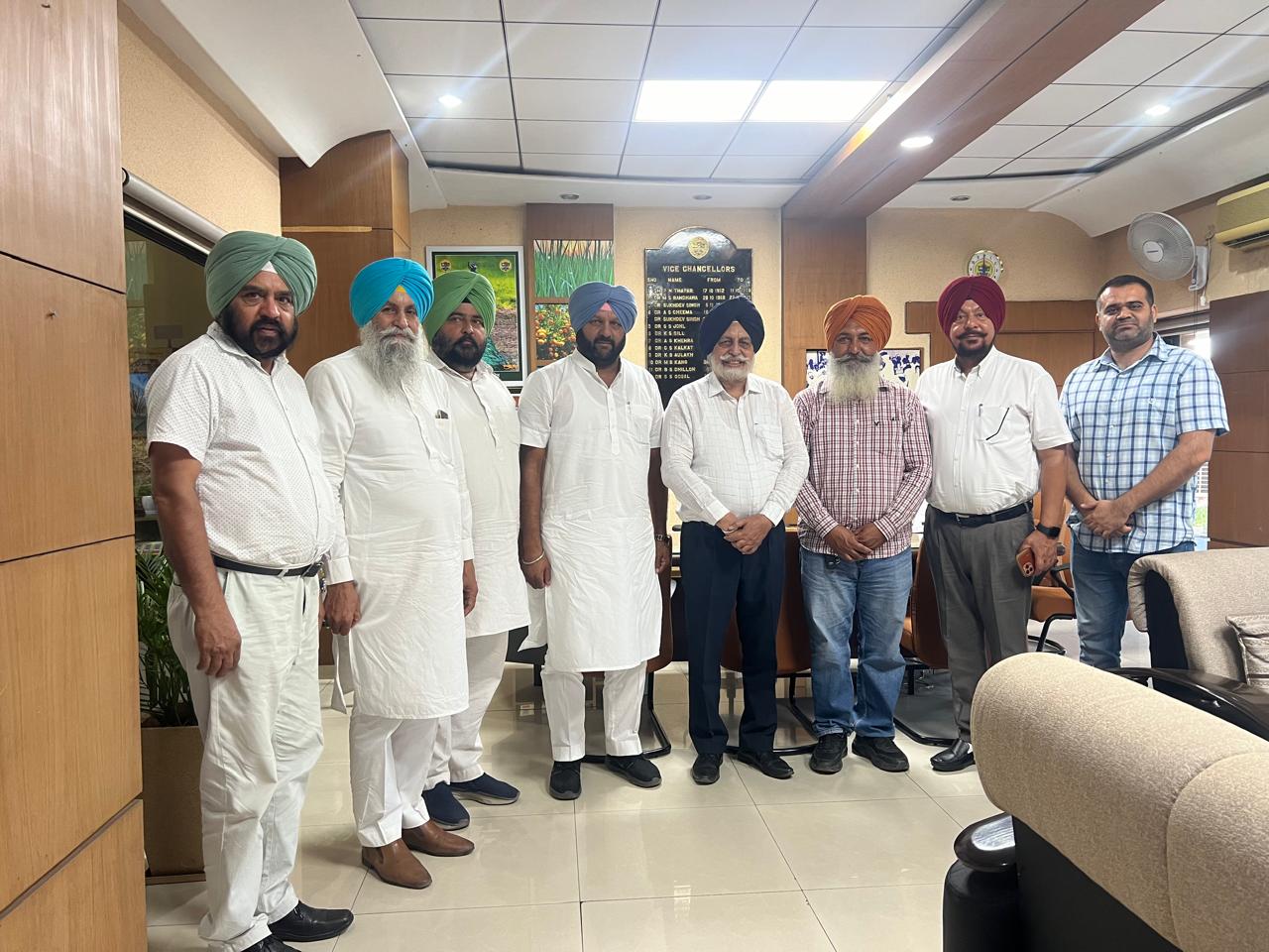 पंजाब कॉटन फैक्ट्रीज एंड जिनर्स एसोसिएशन ने कपास उद्योग की चुनौतियों के समाधान के लिए पीएयू के कुलपति से की मुलाकात