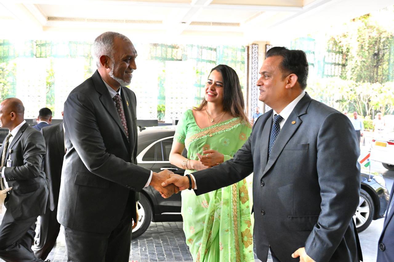 मोदी के शपथ ग्रहण समारोह में शामिल होने के लिए नई दिल्ली पहुंचे मालदीव के राष्ट्रपति मुइज्जू