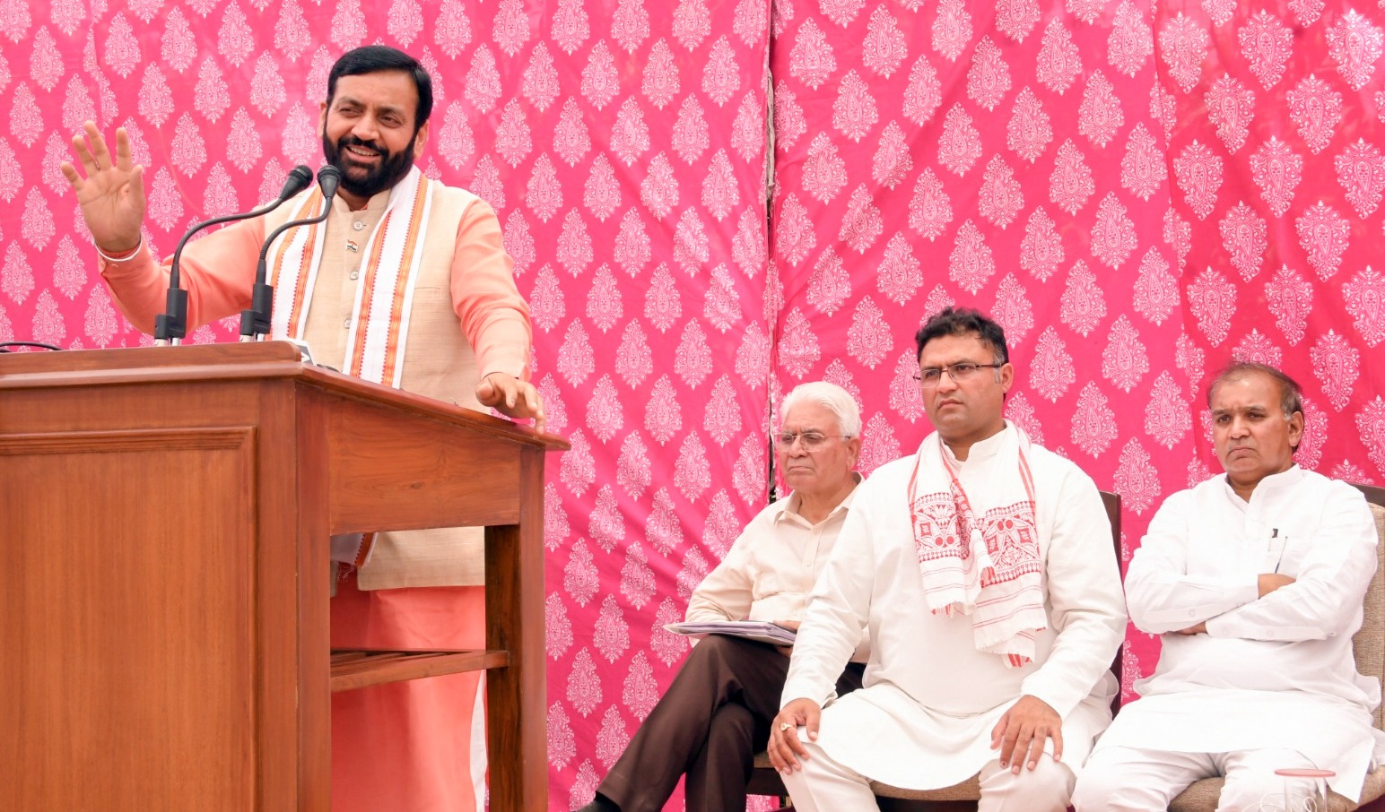 महात्मा गांधी की विरासत का ढिंढोरा पीटने वाली कांग्रेस सरकार ने योजना बनाकर गरीब लोगों को अधर में छोड़ा: सीएम सैनी