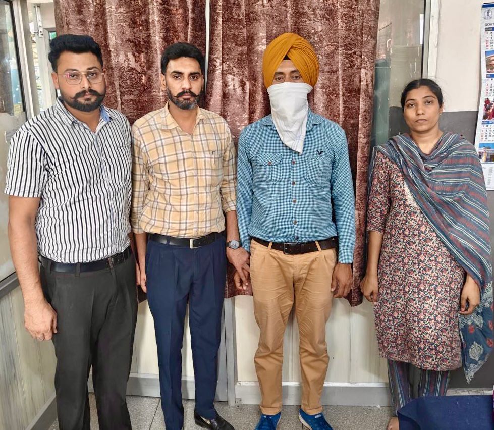 जमीन के इंतकाल बदले 5500 रुपये रिश्वत लेते पटवारी को विजीलैंस ब्यूरो ने पकड़ा