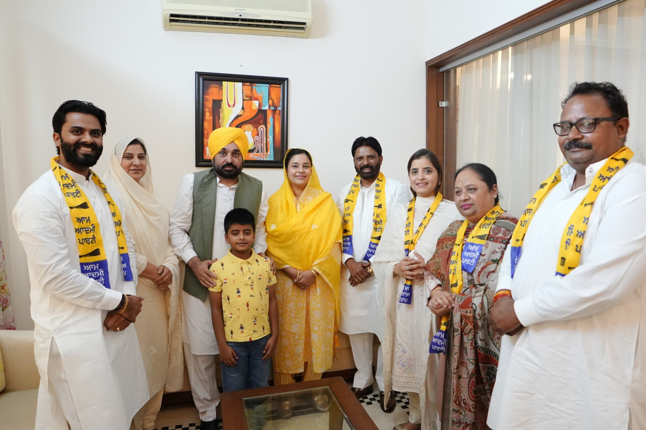 दोआब में मजबूत हो रहा है AAP का जनाधार, विजय दानव अपने सैकड़ों साथियों के साथ पार्टी में हुए शामिल