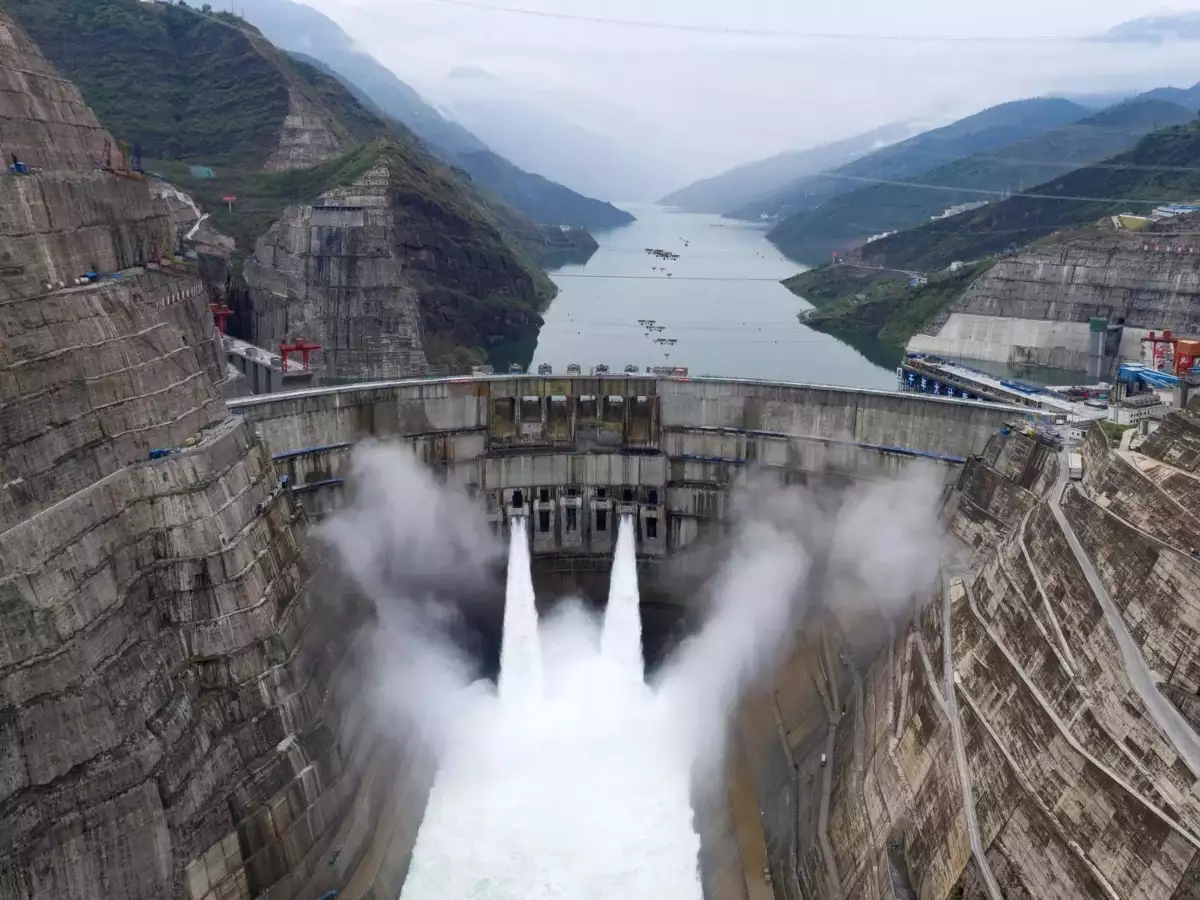China plans world's largest hydropower project in Tibet