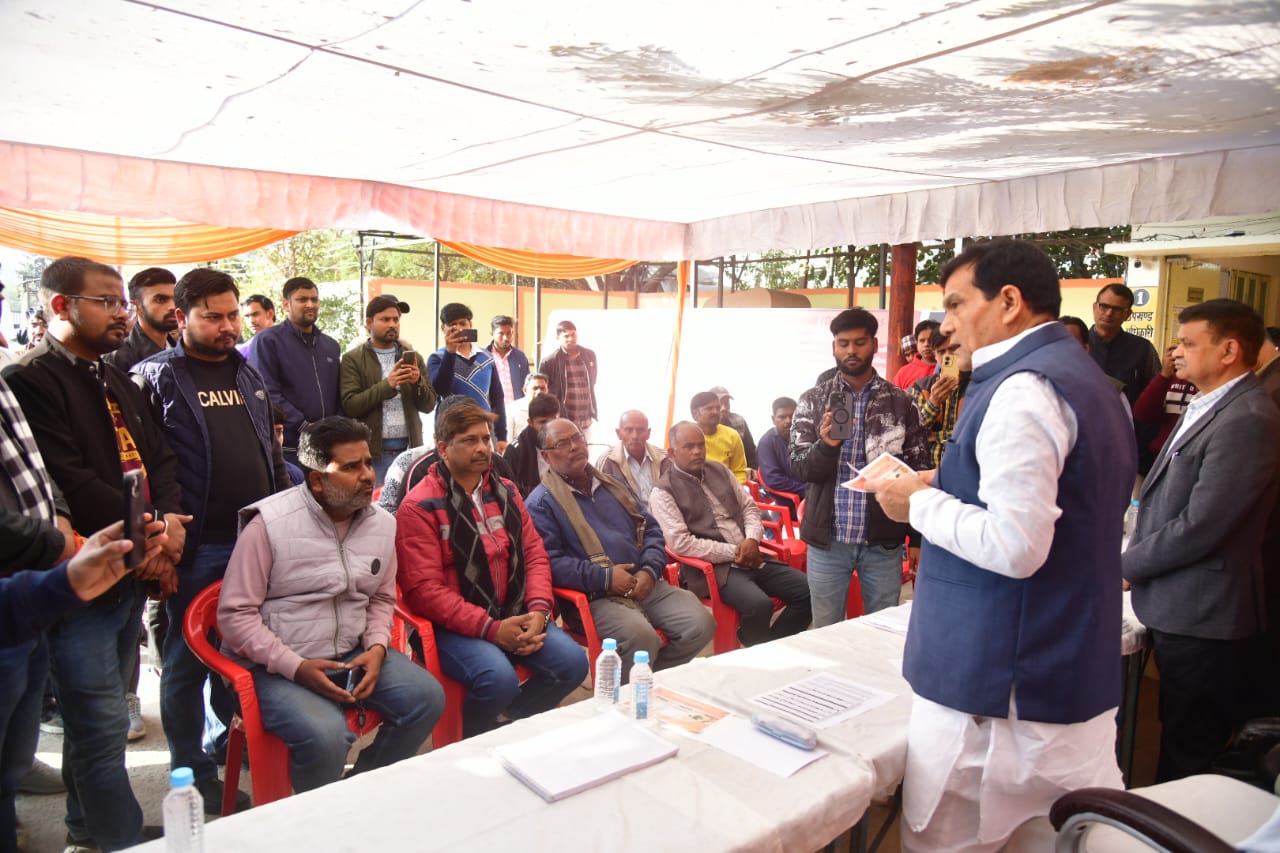 Energy Minister AK Sharma's visit to Shivpuri substation