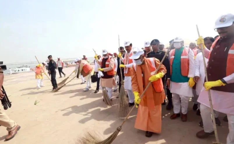 CM Yogi along with sanitation workers at Sangam Ghat