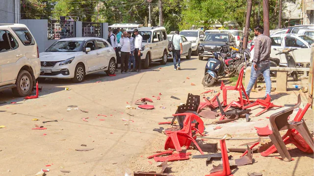 Agra: Attack on SP MP Ramji Lal Suman's house, 10 policemen injured