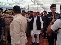 Akhilesh Yadav made political attack on BJP, Chief Minister's chair is not safe