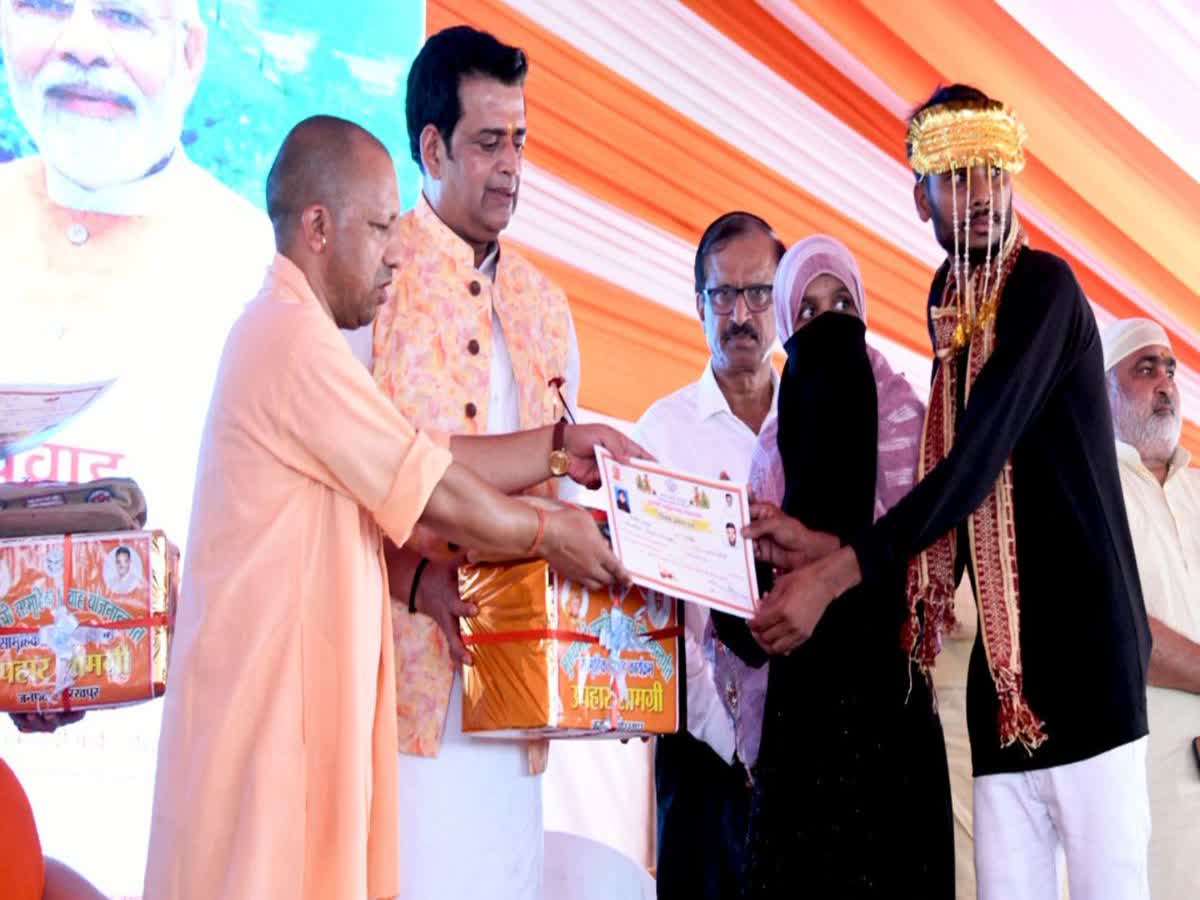 CM Yogi: Government should work among the people