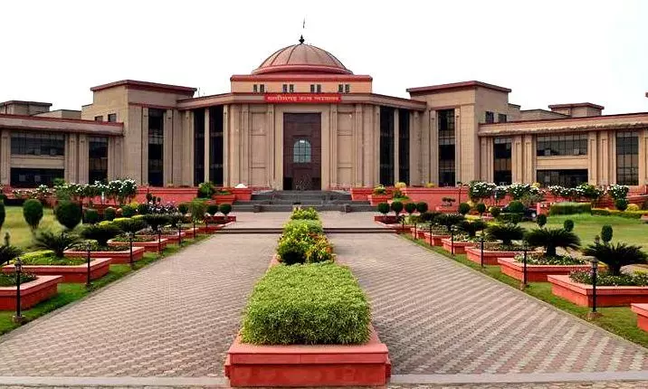Chhattisgarh: Making reels on the highway proved costly, High Court reprimanded the police