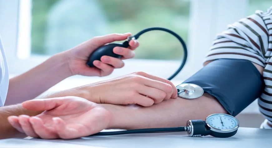 Control blood pressure naturally, follow these 4 easy steps