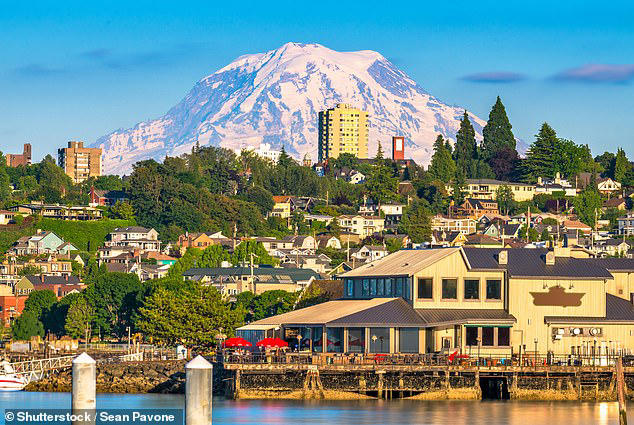 Hundreds of earthquakes in Mount Rainier, scientists worried