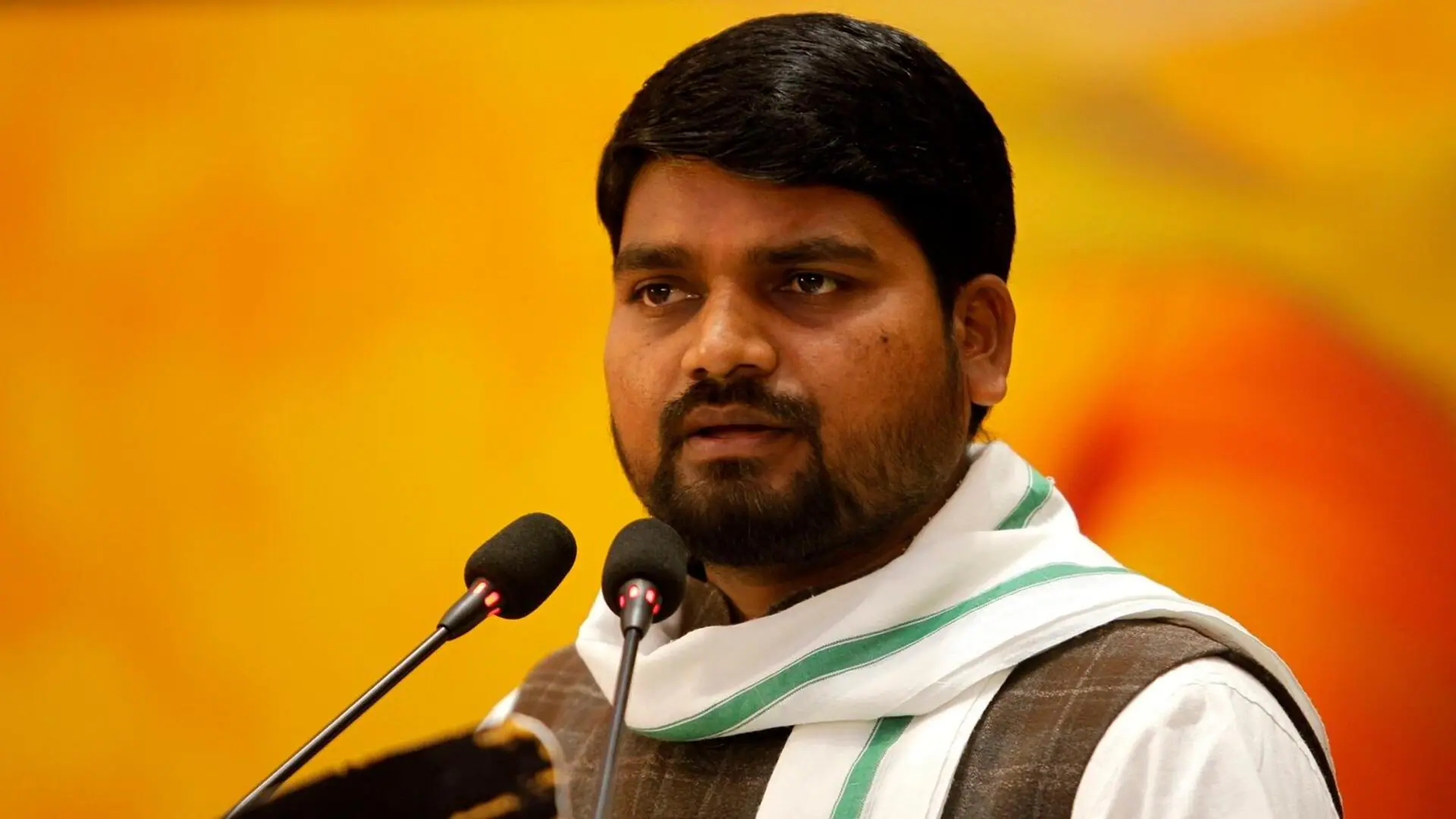 Kejriwal attacks on the arrest of AAP MLA Vasava