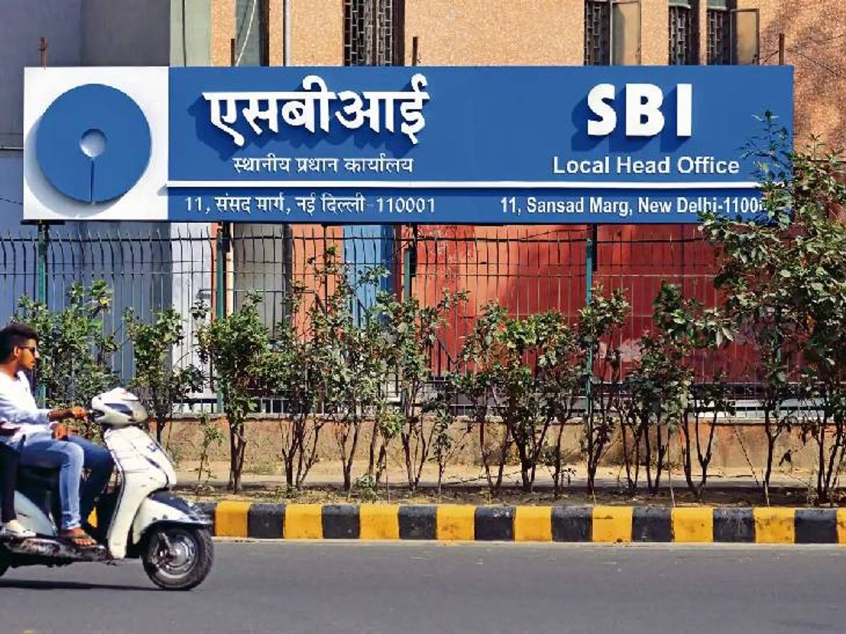 SBI preparing for ₹25,000 crore share sale