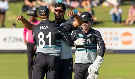 New Zealand won the T20 tri-series, defeating South Africa by 3 runs