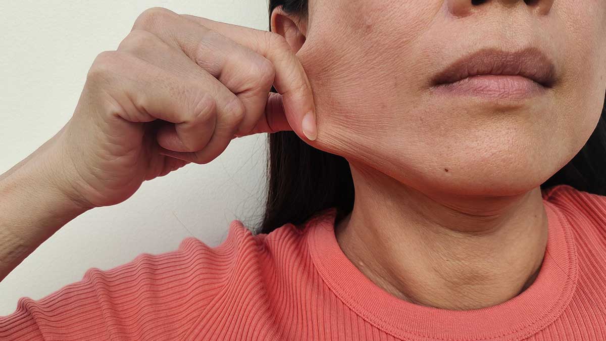 Remove facial wrinkles with these 5 facial yoga and get tight skin