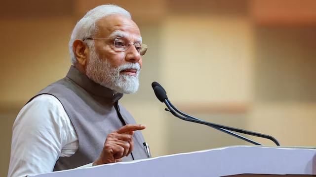 PM Modi made Babli wear glasses and said to Vikas- "Go ahead, we are with you"