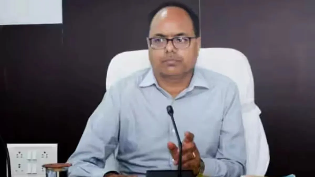 बिहार में बड़ा प्रशासनिक फेरबदल: चंद्रशेखर सिंह बने जनसंपर्क सचिव, अनुपम कुमार दिल्ली भेजे गए