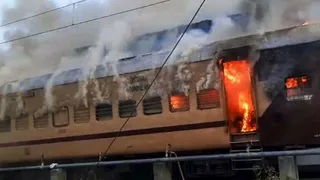 ट्रेनों में आगजनी के पीछे कौन? रेलवे ने किया बड़ा खुलासा
