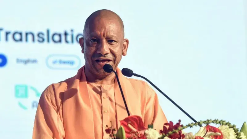 वृद्धाश्रमों में स्वास्थ्य जांच से योग-ध्यान तक, बुजुर्गों की सेवा कर रही योगी सरकार