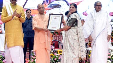 *मुख्यमंत्री योगी आदित्यनाथ ने बांटे नियुक्ति पत्र, मंच पर 12 अभ्यर्थियों को सौंपे पत्र*