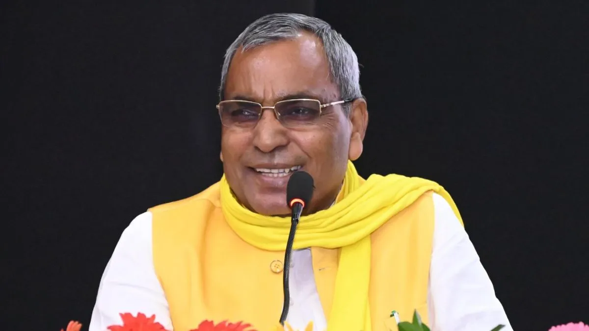 अखिलेश की परमिशन के बिना शिवपाल और धर्मेंद्र यादव को सपा दफ्तर में नहीं मिलती एंट्री, राजभर का बड़ा हमला