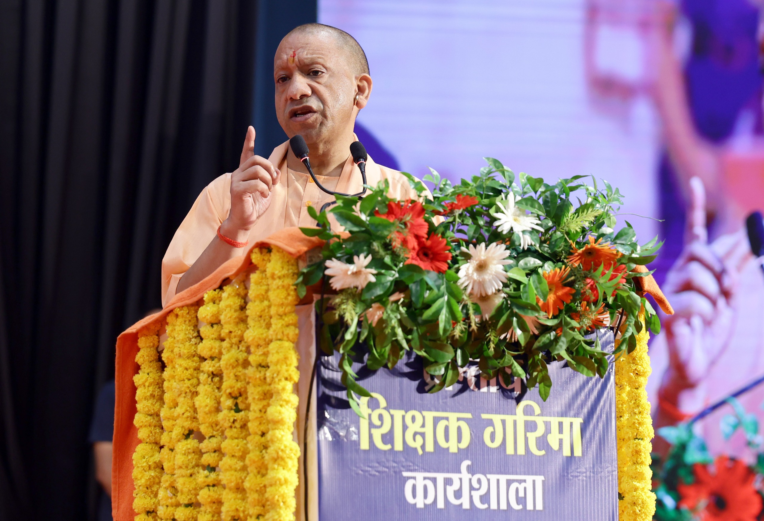 युवा ही बनेगा भारत का भाग्य विधाता, समाज को बांटने वाले तत्व आज भी सक्रिय: मुख्यमंत्री